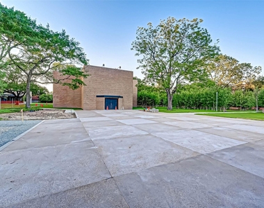 1748 Richmond Avenue - Photo Thumbnail 27