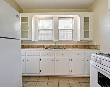 1748 Richmond Avenue - Photo Thumbnail 7