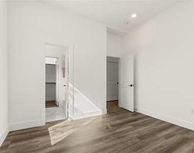 2707 Dennis Street - Photo Thumbnail 16