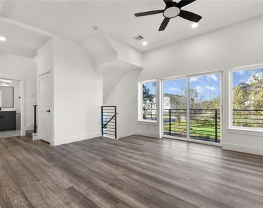 2707 Dennis Street - Photo Thumbnail 5