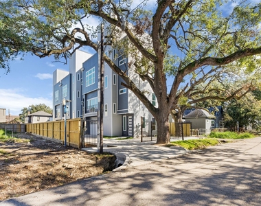 2707 Dennis Street - Photo Thumbnail 2