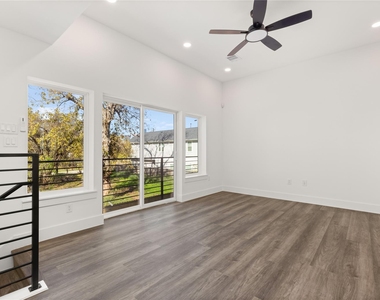 2707 Dennis Street - Photo Thumbnail 4