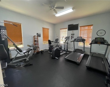 3637 Pine Oak Circle - Photo Thumbnail 16