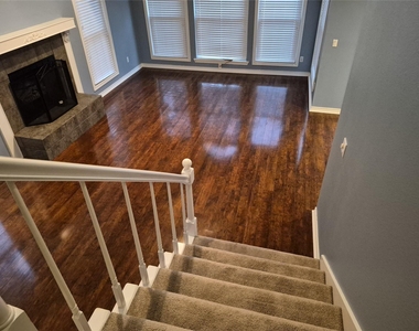 330 Holiday Lane - Photo Thumbnail 21