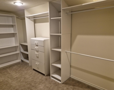 330 Holiday Lane - Photo Thumbnail 25