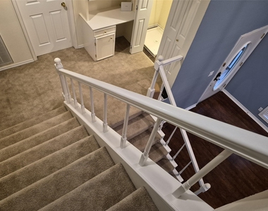 330 Holiday Lane - Photo Thumbnail 23