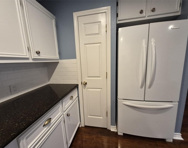 330 Holiday Lane - Photo Thumbnail 13