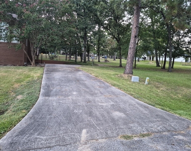 330 Holiday Lane - Photo Thumbnail 4