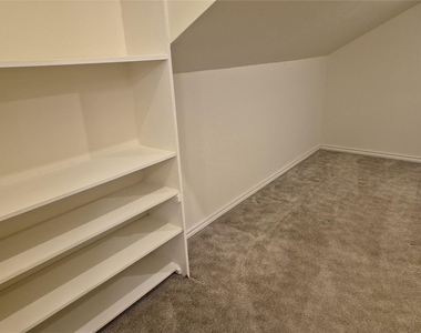 330 Holiday Lane - Photo Thumbnail 27