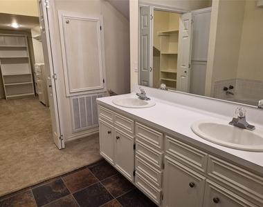 330 Holiday Lane - Photo Thumbnail 33