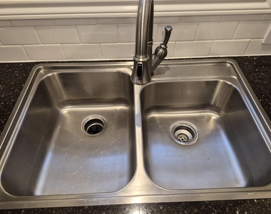 330 Holiday Lane - Photo Thumbnail 11