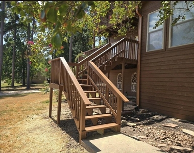 330 Holiday Lane - Photo Thumbnail 2
