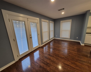 330 Holiday Lane - Photo Thumbnail 5