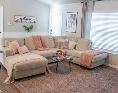6069 Lacota Avenue - Photo Thumbnail 2