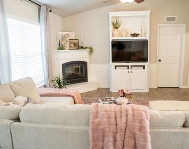 6069 Lacota Avenue - Photo Thumbnail 1