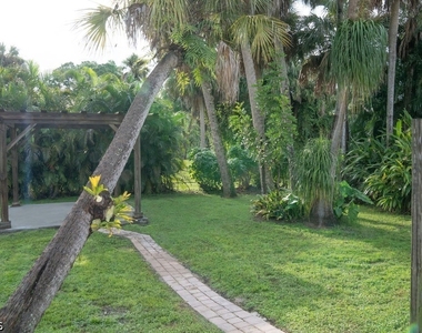 6069 Lacota Avenue - Photo Thumbnail 23
