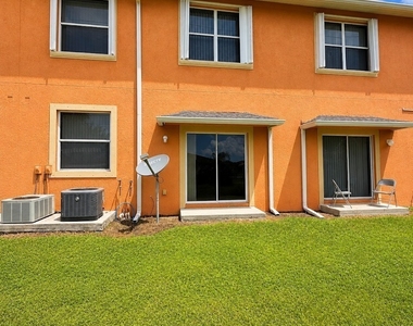 1126 Sw 47th Terrace - Photo Thumbnail 10
