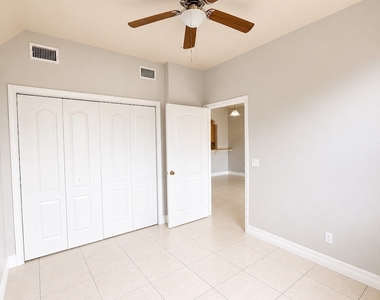 1126 Sw 47th Terrace - Photo Thumbnail 9