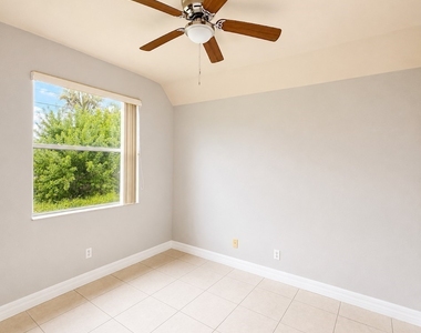 1126 Sw 47th Terrace - Photo Thumbnail 5