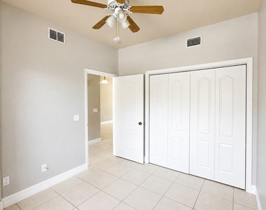 1126 Sw 47th Terrace - Photo Thumbnail 6