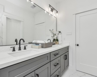 2722 Anita Street - Photo Thumbnail 31