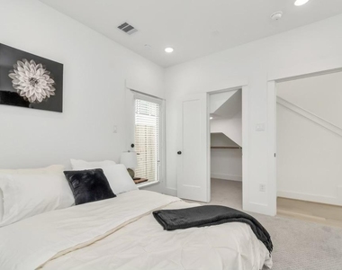 2722 Anita Street - Photo Thumbnail 8