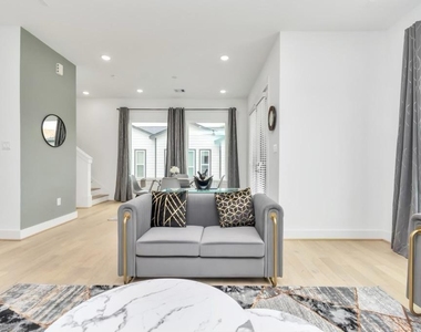 2722 Anita Street - Photo Thumbnail 6