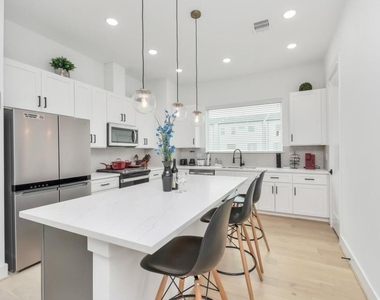 2722 Anita Street - Photo Thumbnail 15