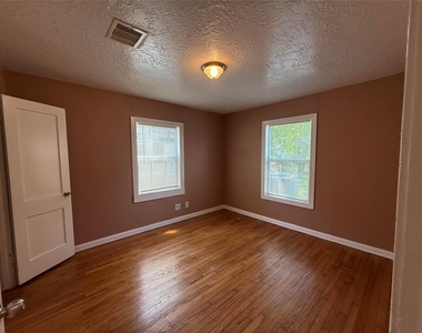 5424 Nightingale Drive - Photo Thumbnail 11