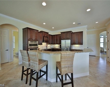 9461 Italia Way - Photo Thumbnail 12