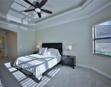 9461 Italia Way - Photo Thumbnail 4