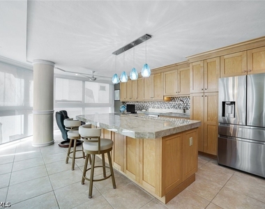 4041 Gulf Shore Boulevard N - Photo Thumbnail 8