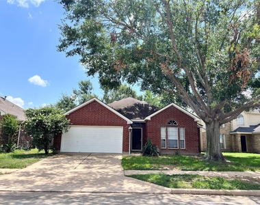 6610 Chantalle Drive - Photo Thumbnail 2