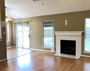 6610 Chantalle Drive - Photo Thumbnail 4