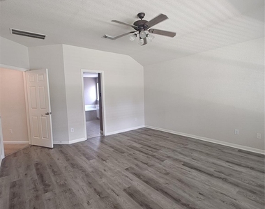 10918 Tattershall Lane - Photo Thumbnail 5