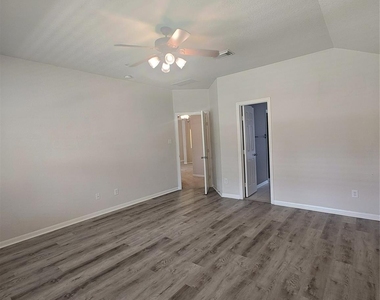 10918 Tattershall Lane - Photo Thumbnail 12