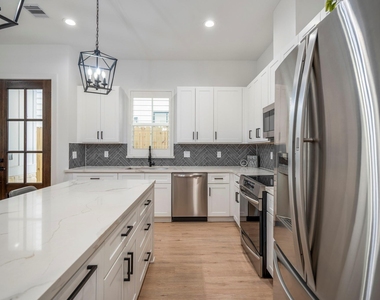 6405 Highland Pine Lane - Photo Thumbnail 9