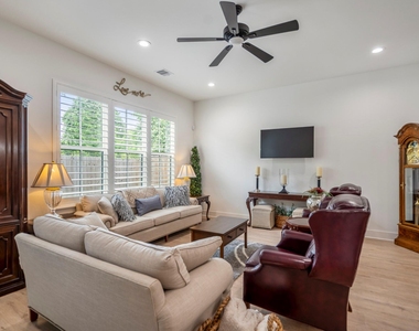 6405 Highland Pine Lane - Photo Thumbnail 15