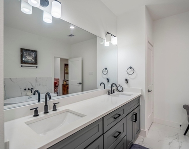 6405 Highland Pine Lane - Photo Thumbnail 25