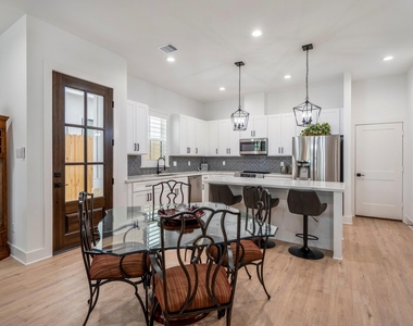 6405 Highland Pine Lane - Photo Thumbnail 5