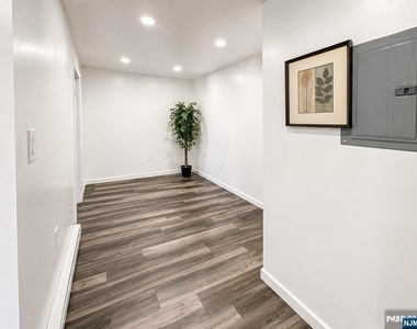131 Hudson - Photo Thumbnail 3
