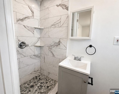 131 Hudson - Photo Thumbnail 4