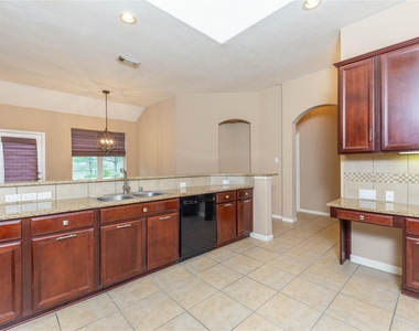 2201 Signal Hill Drive - Photo Thumbnail 9