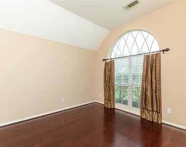 2201 Signal Hill Drive - Photo Thumbnail 11