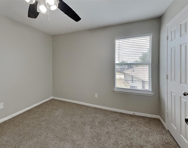 19739 Buckland Park Drive - Photo Thumbnail 12