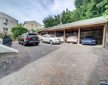 147 Huntington - Photo Thumbnail 13