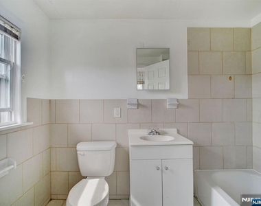 147 Huntington - Photo Thumbnail 11