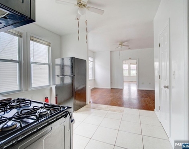 147 Huntington - Photo Thumbnail 5