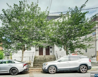 147 Huntington - Photo Thumbnail 14
