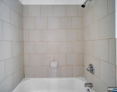 147 Huntington - Photo Thumbnail 12
